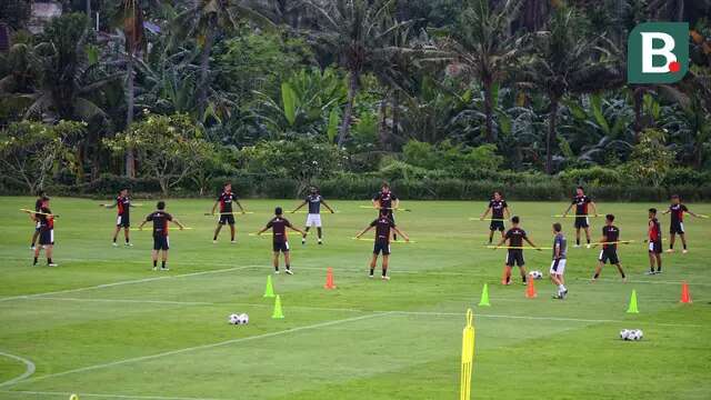 Sesi latihan pertama ini baru diikuti 23 pemain dari total 32 pemain yang dipanggil. (Bola.com/Alit Binawan)