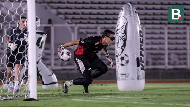 Emil Audero Mulyadi menjalani sesi latihan bersama Timnas Indonesia di Stadion Madya, Gelora Bung Karno, Jakarta, Senin (2/6/2025). (Bola.com/Bagaskara Lazuardi).