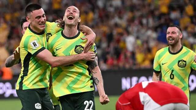 Di menit ke-34, Australia kembali mencetak gol ketiga mereka ke gawang Indonesia melalui tendangan keras Jackson Irvine yang sulit ditepis oleh Maarten Paes. Skor 3-0 untuk keunggulan Australia bertahan hingga akhir babak pertama. (Saeed KHAN/AFP)