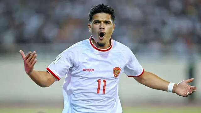Pemain Timnas Indonesia, Ragnar Oratmangoen melakukan selebrasi setelah mencetak gol ke gawang Vietnam pada laga Grup F Kualifikasi Piala Dunia 2026 di My Dinh Stadium, Vietnam, Selasa (26/03/2024). (AFP)
