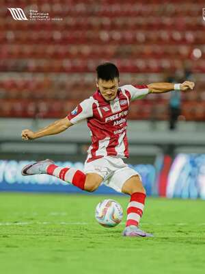 Aksi gelandang Persis Solo asal Jepang, Sho Yamamoto saat melawan Arema FC. (Dok Persis Solo)