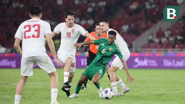 Aksi gelandang Timnas Indonesia, Thom Haye saat menghadapi Arab Saudi dalam lanjutan Kualifikasi Piala Dunia 2026 di Stadion Utama Gelora Bung Karno, Jakarta, Selasa (19/11/2024).