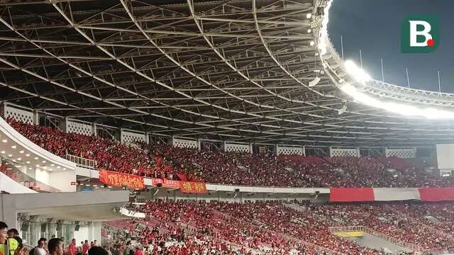 Suporter Timnas China menempati sisi barat tribune Stadion Utama Gelora Bung Karno, Jakarta, Kamis (5/6/2025). (Bola.com/Hery Kurniawan).