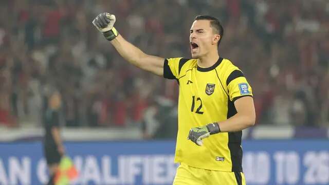 Ekspresi kiper Timnas Indonesia, Emil Audero, saat laga melawan China dalam laga Kualifikasi Piala Dunia 2026 zona Asia di Stadion Utama Gelora Bung Karno (SUGBK) Senayan, Jakarta, Kamis (5/6/2025). (Bola.com/M. Iqbal Ichsan)