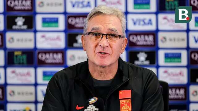 Pelatih Timnas China, Branko Ivankovic, dalam konferensi pers menjelang duel versus Timnas Indonesia di media center Stadion Utama Gelora Bung Karno, Jakarta, Rabu (4/6/2025) malam WIB. (Bola.com/Bagaskara Lazuardi)