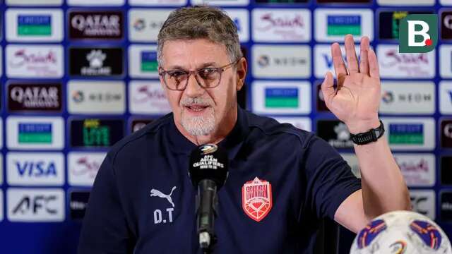 Pelatih Timnas Bahrain, Dragan Talajic, saat memberikan keterangan pers di ruang media Stadion Utama Gelora Bung Karno (SUGBK) Senayan, Jakarta, Senin (24/3/2025) malam WIB. Bahrain akan melawan Timnas Indonesia dalam laga lanjutan Kualifikasi Piala Dunia 2026 zona Asia, Selasa (25/3/2025). (Bola.com/Bagaskara Lazuardi)