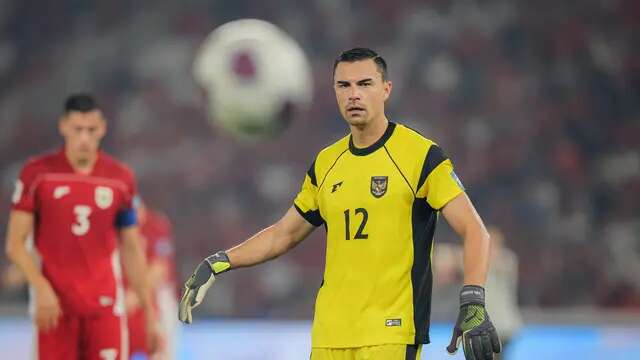Ekspresi kiper Timnas Indonesia, Emil Audero, saat laga melawan China dalam laga Kualifikasi Piala Dunia 2026 zona Asia di Stadion Utama Gelora Bung Karno (SUGBK) Senayan, Jakarta, Kamis (5/6/2025). (Bola.com/Bagaskara Lazuardi)