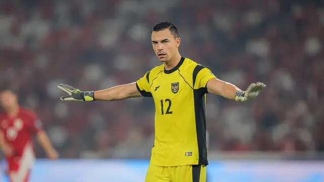 Ekspresi kiper Timnas Indonesia, Emil Audero, saat laga melawan China dalam laga Kualifikasi Piala Dunia 2026 zona Asia di Stadion Utama Gelora Bung Karno (SUGBK) Senayan, Jakarta, Kamis (5/6/2025). (Bola.com/Bagaskara Lazuardi)