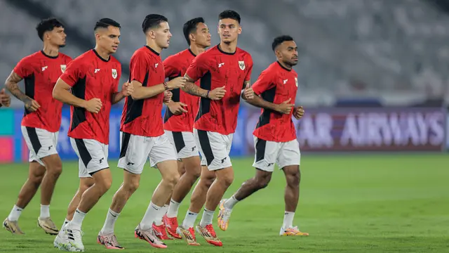 Latihan resmi Timnas Indonesia jelang pertandingan melawan China di SUGBK, Jakarta, Rabu (4-6-2025). (Bola.com/Bagaskara Lazuardi)