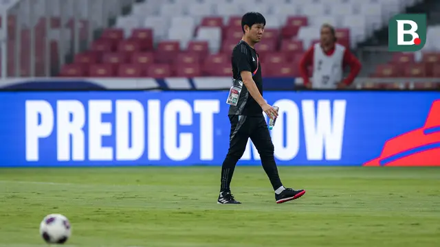 Pelatih Timnas Jepang, Hajime Moriyasu saat memimpin latihan resmi menjelang laga lanjutan putaran ketiga Grup C Kualifikasi Piala Dunia 2026 melawan Timnas Indonesia di Stadion Utama Gelora Bung Karno (SUGBK), Senayan, Jakarta, Kamis (14/11/2024). (Bola.com/Bagaskara Lazuardi)