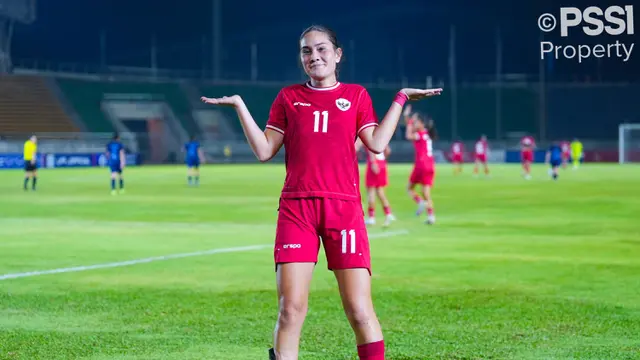 Pemain Timnas Indonesia Putri, Sydney Hopper melakukan selebrasi setelah mencetak gol ke gawang Kamboja pada laga final Piala AFF Wanita 2024 di New Laos National Stadium, Vientiane, Kamis (05/12/2024) malam WIB. (Dok. PSSI)