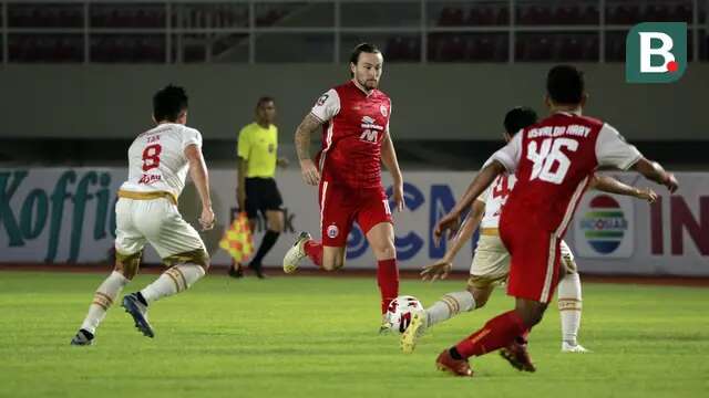 Marc Klok adalah sosok yang punya peran dalam mengalirkan bola dari belakang ke depan. Hampir dalam setiap pertandingan gelandang berusia 28 tahun mencatatkan sebagai pemain dengan catatan umpan berhasil terbanyak. (Foto: Bola.com/Ikhwan Yanuar)