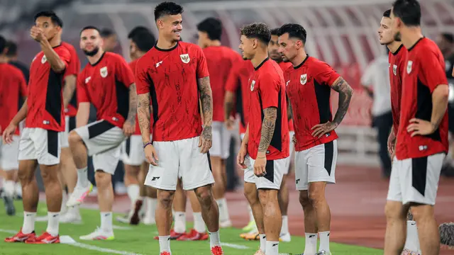 Latihan resmi Timnas Indonesia jelang pertandingan melawan China di SUGBK, Jakarta, Rabu (4-6-2025). (Bola.com/Bagaskara Lazuardi)