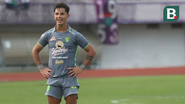 Pemain Persebaya Surabaya, Bruno Moreira saat menghadapi Persita Tangerang pada laga pekan ke-25 BRI Liga 1 2023/2024 di Stadion Indomilk Arena, Tangerang, Jumat (23/2/2024). (Bola.com/M Iqbal Ichsan)