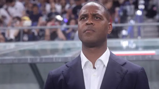 Pelatih kepala Indonesia, Patrick Kluivert, difoto sebelum dimulainya pertandingan kualifikasi Piala Dunia Grup C Asia antara Jepang dan Indonesia di Osaka pada 10 Juni 2025. (PAUL MILLER/AFP)