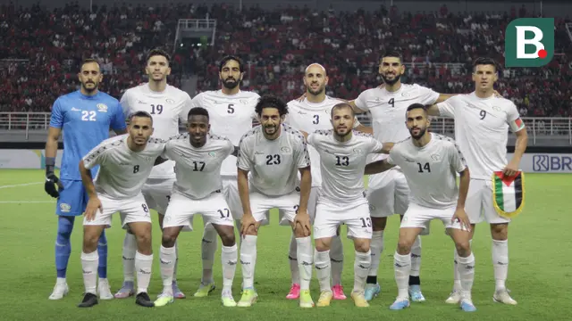 Timnas Palestina saat beruji coba melawan Indonesia di Stadion Gelora Bung Tomo, Surabaya, Rabu (15/6/2023). (Bola.com/Aditya Wany)
