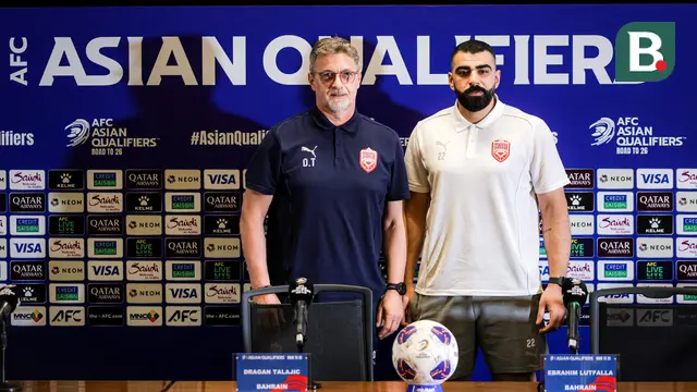 Pelatih Timnas Bahrain, Dragan Talajic, dalam sesi jumpa pers Bahrain kontra Timnas Indonesia di Stadion Utama Gelora Bung Karno (SUGBK), Jakarta Pusat, pada Senin (24/3/2025) malam WIB. (Bola.com/Bagaskara Lazuardi)