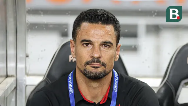 Carlos Pena saat Persija Jakarta bertanding melawan Semen Padang pekan ke-30 Liga 1 2024/2025 di Stadion Pakansari, Kabupaten Bogor, Minggu (27/4/2025). (Bola.com/Abdul Aziz)