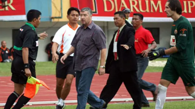 Sergei Dubrovin, yang membawa Petrokimia juara LI VIII, pernah pula melatih Persija Jakarta (snipview)