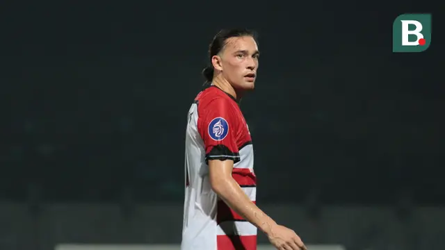 Gelandang Madura United, Jordy Wehrmann. (Bola.com/Wahyu Pratama)
