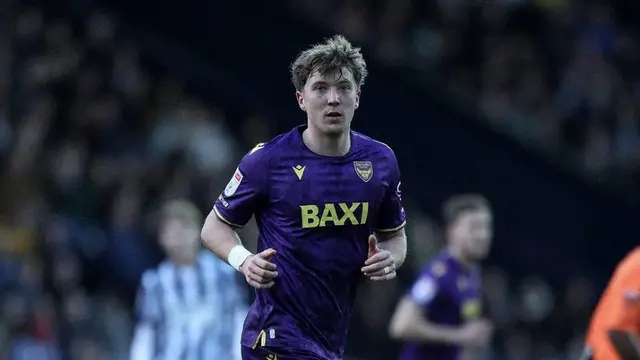 Aksi Ole Romeny bersama Oxford United di Championship 2024/2025. (c) Oxford United FC Official