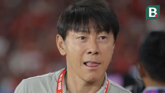 Pelatih Timnas Indonesia, Shin Tae-yong, saat melawan Australia pada laga kedua Grup C Kualifikasi Piala Dunia 2026 Zona Asia di Stadion Utama Gelora Bung Karno (SUGBK), Jakarta Pusat, pada Selasa (10/9/2024). (Bola.com/Bagaskara Lazuardi)