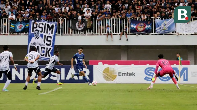 PSIM Yogyakarta meraih kemenangan 2-1 atas PSPS Pekanbaru di Stadion Mandala Krida, Yogyakarta pada laga lanjutan Grup X 8 besar Pegadaian Liga 2 2024/2025, Senin (17/2/2025) sore WIB. Hasil itu membuat PSIM memuncaki Grup X dan mengamankan tiket promosi ke Liga 1 musim depan. (Bola.com/Ana Dewi)