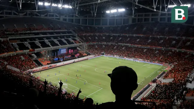 Suasana pertandingan dari atas tribun penonton saat laga persahabatan antara Persija Jakarta menghadapi Chonburi FC dalam rangka Grand Launching Jakarta International Stadium (JIS), Minggu (24/7/2022). (Bola.com/M Iqbal Ichsan)