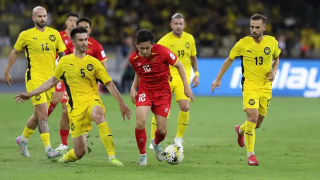Laga Timnas Malaysia vs Vietnam di putaran ketiga kualifikasi Piala Asia 2027 di Stadion Nasional Bukit Jalil, Kuala Lumpur, Selasa (10-6-2025). (Dok. vff.org.vn)