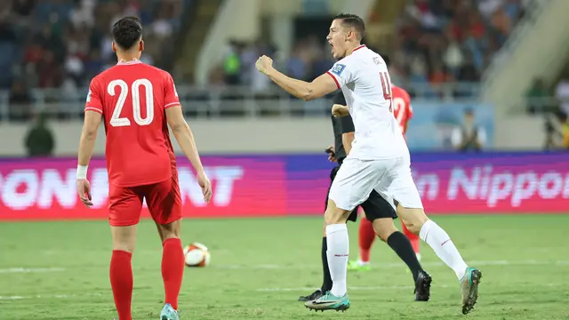 Pemain Timnas Indonesia, Jay Idzes melakukan selebrasi setelah mencetak gol ke gawang Timnas Vietnam pada laga Grup F Kualifikasi Piala Dunia 2026 di My Dinh Stadium, Vietnam, Selasa (26/03/2024). (Dok.PSSI)