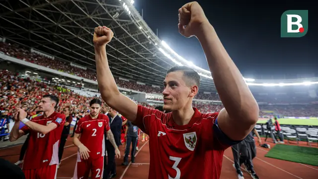 Ekspresi kegembiraan kapten Timnas Indonesia, Jay Idzes, setelah mengalahkan Timnas Bahrain 1-0 pada matchday kedelapan Kualifikasi Piala Dunia 2026 zona Asia di Stadion Utama Gelora Bung Karno, Jakarta, Selasa (25/3/2025). (Bola.com/Bagaskara Lazuardi)