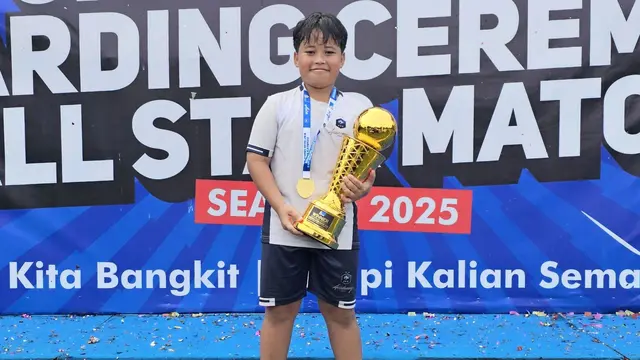 Raden Mas Valian Ganendra Hadiningrat, pemain FFF Academy yang kembali naik podium di Indoneia Junior League. (Bola.com/Istimewa)