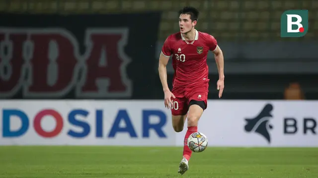 Pemain Timnas Indonesia, Elkan Baggott saat menghadapi Burundi pada laga pertama persahabatan FIFA Matchday di Stadion Patriot Candrabhaga, Bekasi, Sabtu (25/3/2023) malam WIB. (Bola.com/Bagaskara Lazuardi)
