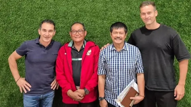 Gerald Vanenburg menggelar pertemuan dengan Indra Sjafri di kantor PSSI, Jumat (11/4/2025). Ada pula Sumardji dan Sjoerd Woudenberg dalam pertemuan itu. (Koleksi Pribadi Gerald Vanenburg).