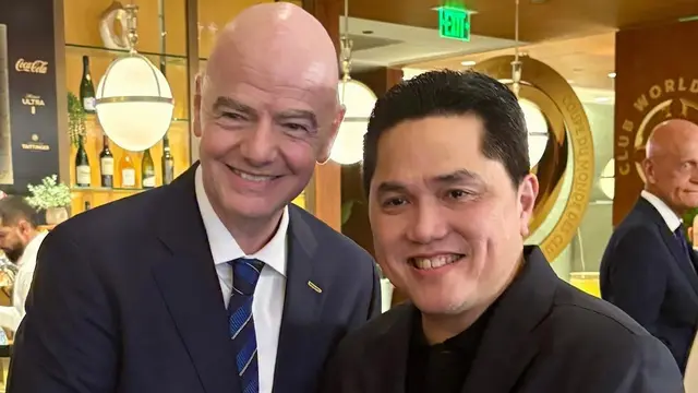 Ketua PSSI, Erick Thohir, bersama Presiden FIFA, Gianni Infantino. (Bola.com/Dok.Instagram Erick Thohir).