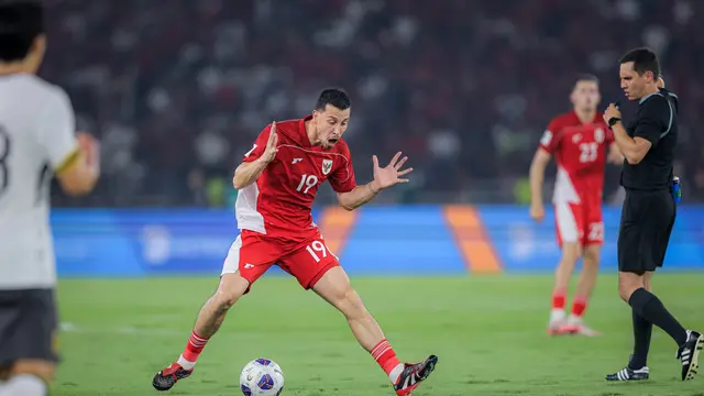 Ekspresi pemain Timnas Indonesia, Thom Jan Haye, saat melawan Timnas China pada pertandingan Kualifikasi Piala Dunia 2026 di Stadion Utama Gelora Bung Karno, Jakarta, Kamis (5/6/2025). (Bola.com/Bagaskara Lazuardi)