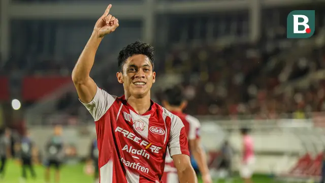 Wonderkid Persis Solo, Althaf Indie Alrizky, saat merayakan selebrasi seusai mencetak gol ke gawang Barito Putera pada laga pekan ke-28 BRI Liga 1 2023/2024 di Stadion Manahan, Solo. (Bola.com/Radifa Arsa)