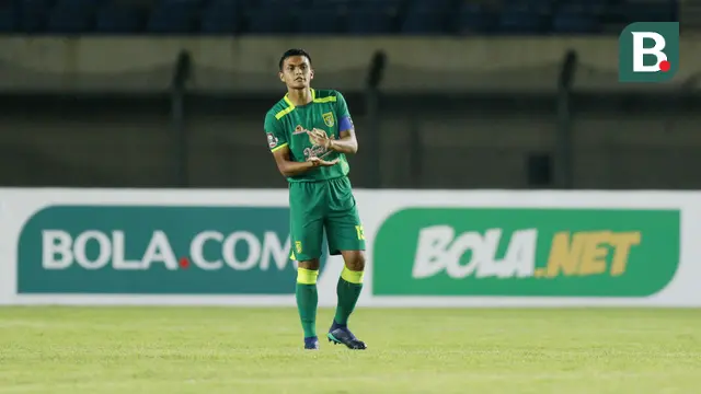 Rachmat Irianto - Pemain asli Surabaya ini adalah anak dari legenda Bajul Ijo, Bejo Sugiantoro. Jebolan tim Indonesia Muda Surabaya ini kini menjabat sebagi kapten di sepanjang gelaran Piala Menpora 2021. (Bola.com/M Iqbal Ichsan)