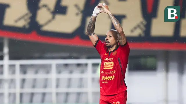 Selebrasi Gustavo Almeida saat Persija Jakarta bertanding melawan Semen Padang pada pekan ke-30 Liga 1 2024/2025 di Stadion Pakansari, Kabupaten Bogor, Minggu (27/4/2025). (Bola.com/Abdul Aziz)
