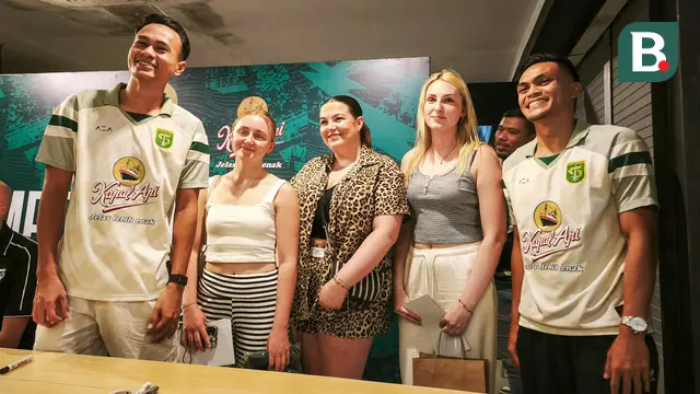 Persebaya menggelar meet and greet di Persebaya Store Komplek, Surabaya, Rabu (18/6/2025) sore. (Bola.com/Aditya Wany)