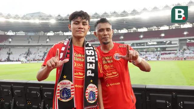 Bek Persija Jakarta, Maman Abdurrahman, bermain bareng anaknya, Rafa Abdurahman, di BRI Liga 1 2023/2024. (Bola.com/Abdul Aziz)