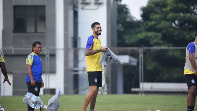 Julian Guevara, gelandang Arema. (Bola.com/Iwan Setiawan)