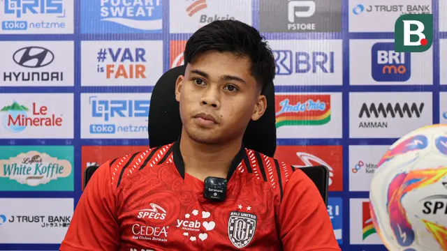 Pemain Bali United, Rahmat Arjuna, saat hadir sesi pre match press conference laga Persija Jakarta melawan Bali United di Jakarta International Stadium pada Jumat (09/05/2025). (Bola.com/Abdul Aziz)