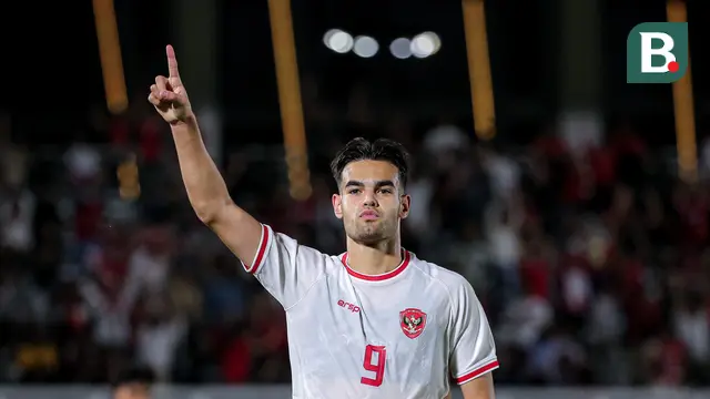 Pemain Timnas Indonesia U-20, Jens Raven merayakan gol pertama timnya ke gawang Timor Leste pada laga Grup F Kualifikasi Piala Asia U-20 2025 di Stadion Madya, Senayan, Jakarta, Jumat (27/09/2024). (Bola.com/Bagaskara Lazuardi)
