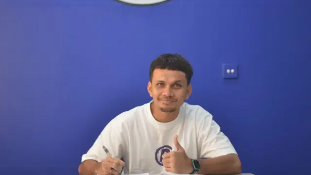 Rekrutan anyar Persib Bandung, Hamra Hehanussa. (Bola.com/Erwin Snaz)
