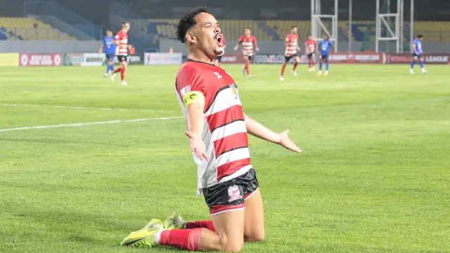 Penyerang Madura United, Lulinha. (Bola.com/Wahyu Pratama)