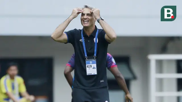 Pelatih RANS Nusantara FC, Rodrigo Santana saat melawan Persib Bandung pada laga pekan ke-25 BRI Liga 1 2022/2023 di Stadion Pakansari, Bogor, Minggu (19/2/2023). (Bola.com/M Iqbal Ichsan)