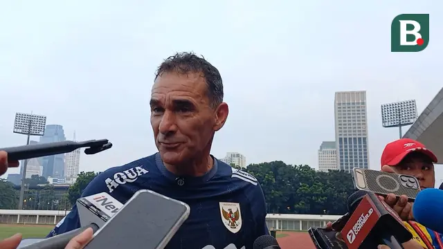 Pelatih Timnas Indonesia U-23, Gerald Vanenburg di Stadion Madya, Gelora Bung Karno, Jakarta, Senin (26/6/2025). (Bola.com/Hery Kurniawan).