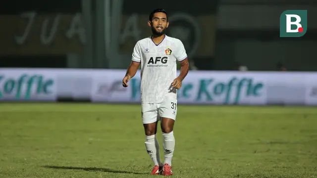 Pemain Persik Kediri, Agil Munawar, saat pertandingan pekan keempat BRI Liga 1 2023/2024 melawan Dewa United yang berlangsung di Stadion Indomilk Arena, Tangerang, Jumat (21/7/2023). (Bola.com/Ikhwan Yanuar)