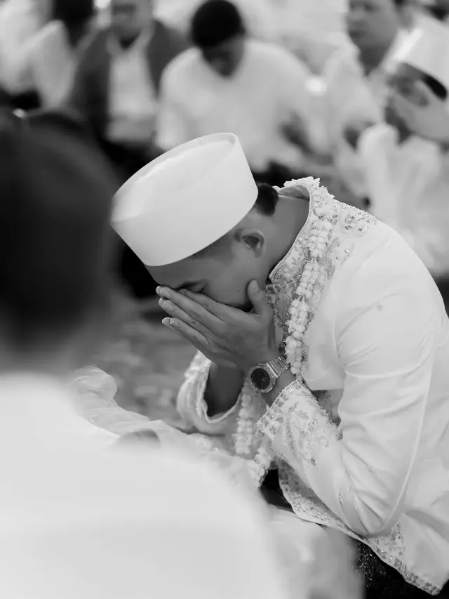 Akad Rizky Ridho di Masjid Al Akbar Surabaya (Foto: Instagram @rizkyridhoramadhani)